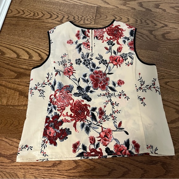 Wayf Silky Blouse Tank - Picture 4 of 6